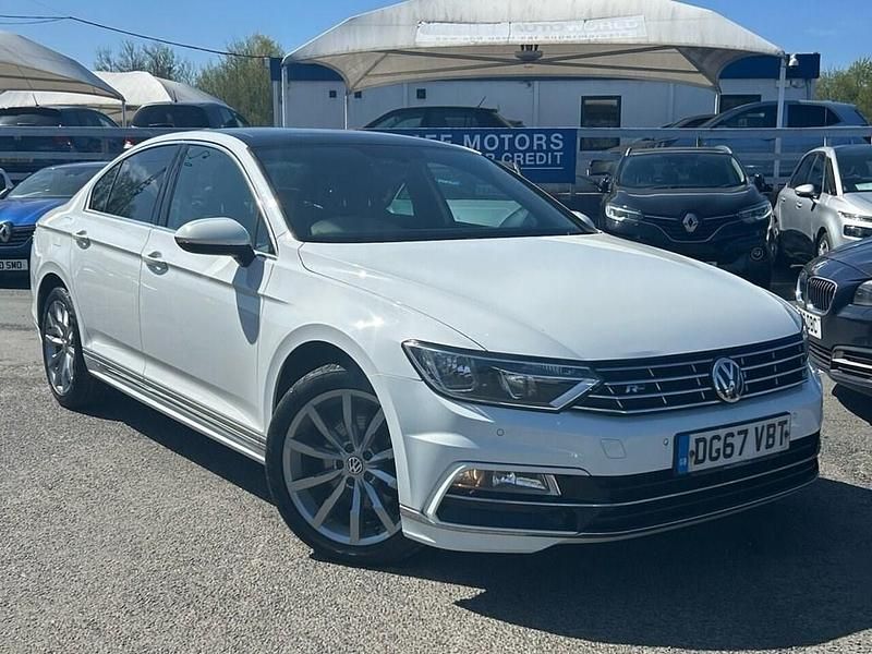 Begagnad VW Passat R-line 150 HK (110 kW) 2017 Vit Sedan