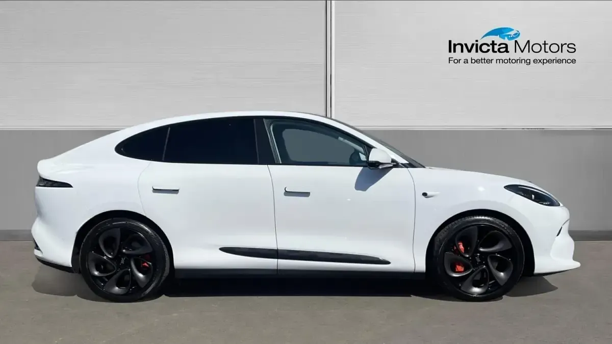 Usado MG IM6 553 kW (752 HP) 2025 Branco SUV