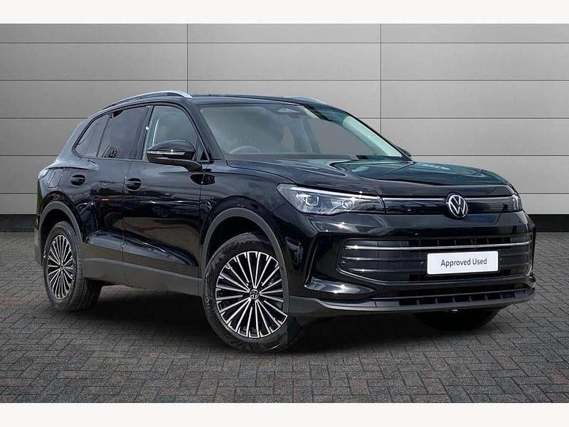 Black New 2025 VW Tiguan Match SUV | £33,395 (Fair price) - Image 1/4