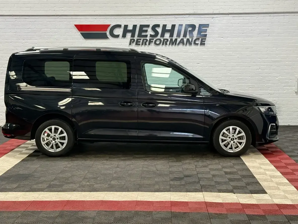 Used Ford Tourneo Connect Titanium 120 HP (88 kW) 2022 Black MPV