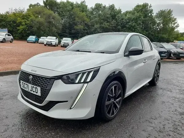 Used Peugeot 208 Premium 75 HP (55 kW) 2021 White Hatchback