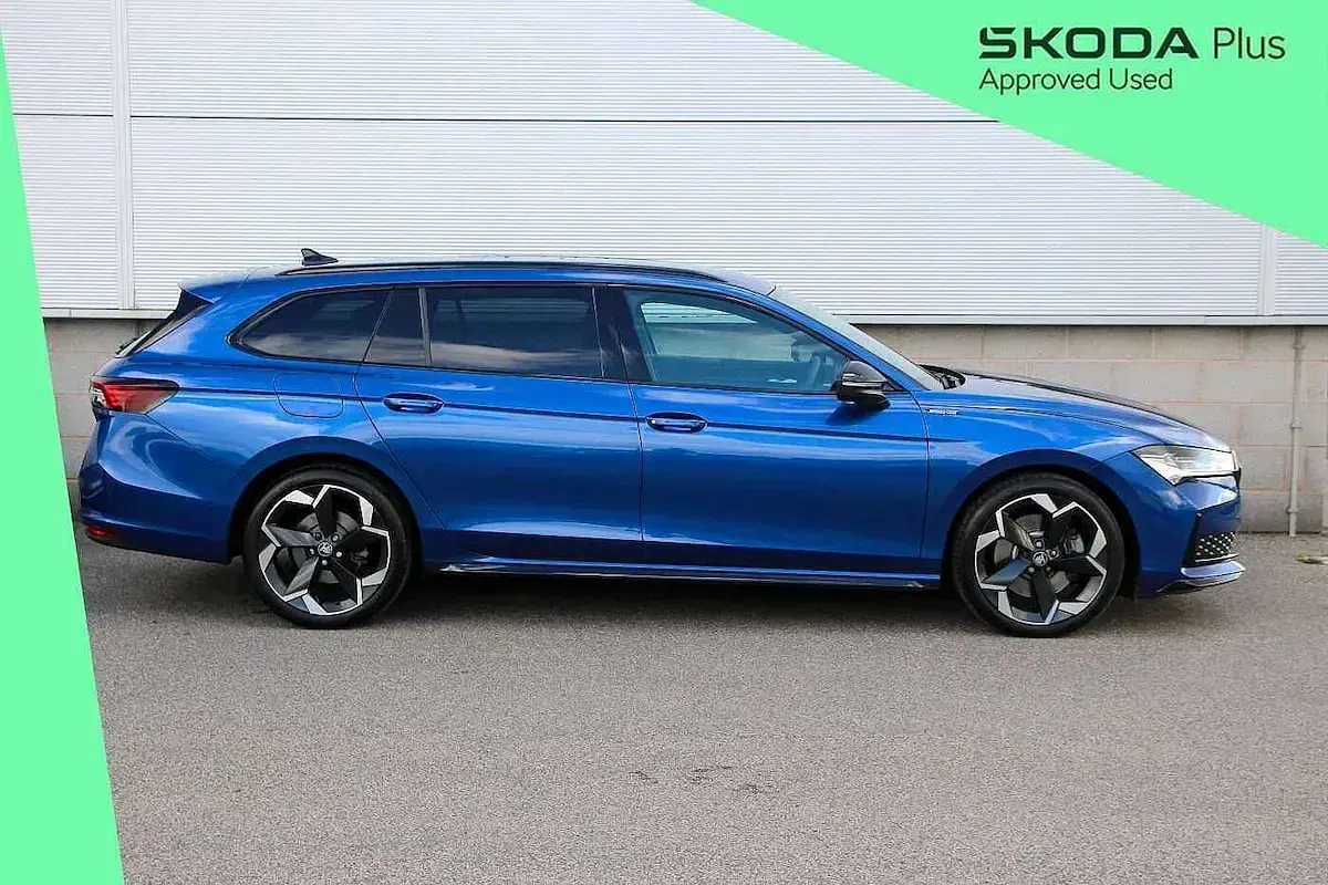 Gebraucht Skoda Superb SportLine 190 PS (139 kW) 2025 Blau Kombi