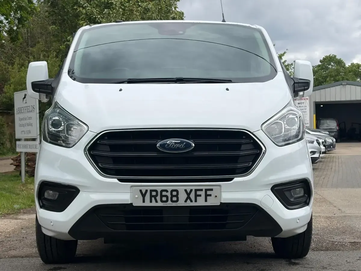 Used Ford Transit Custom Limited 130 HP (95 kW) 2018 White Van