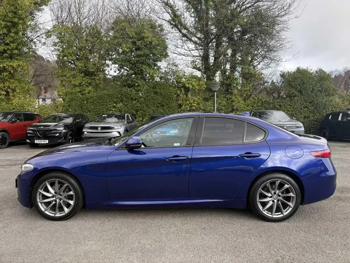 Used Alfa Romeo Giulia Sprint 197 HP (144 kW) 2020 Blue Sedan