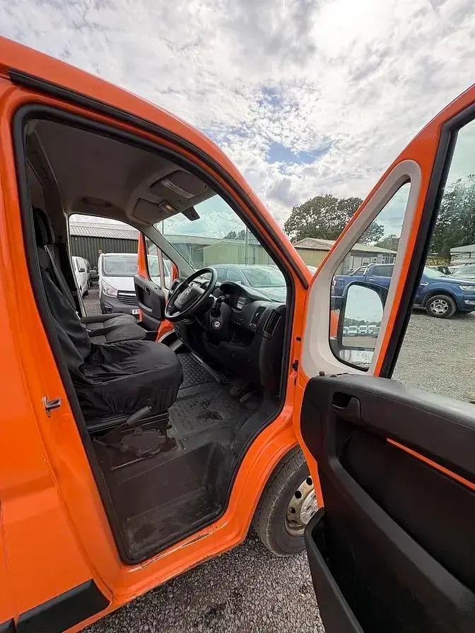 Used Citroën Relay 120 HP (88 kW) 2021 Orange Van