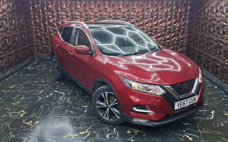 Red Used 2017 Nissan Qashqai N-Connecta SUV | £9,399 (Fair price) - Image 1/4