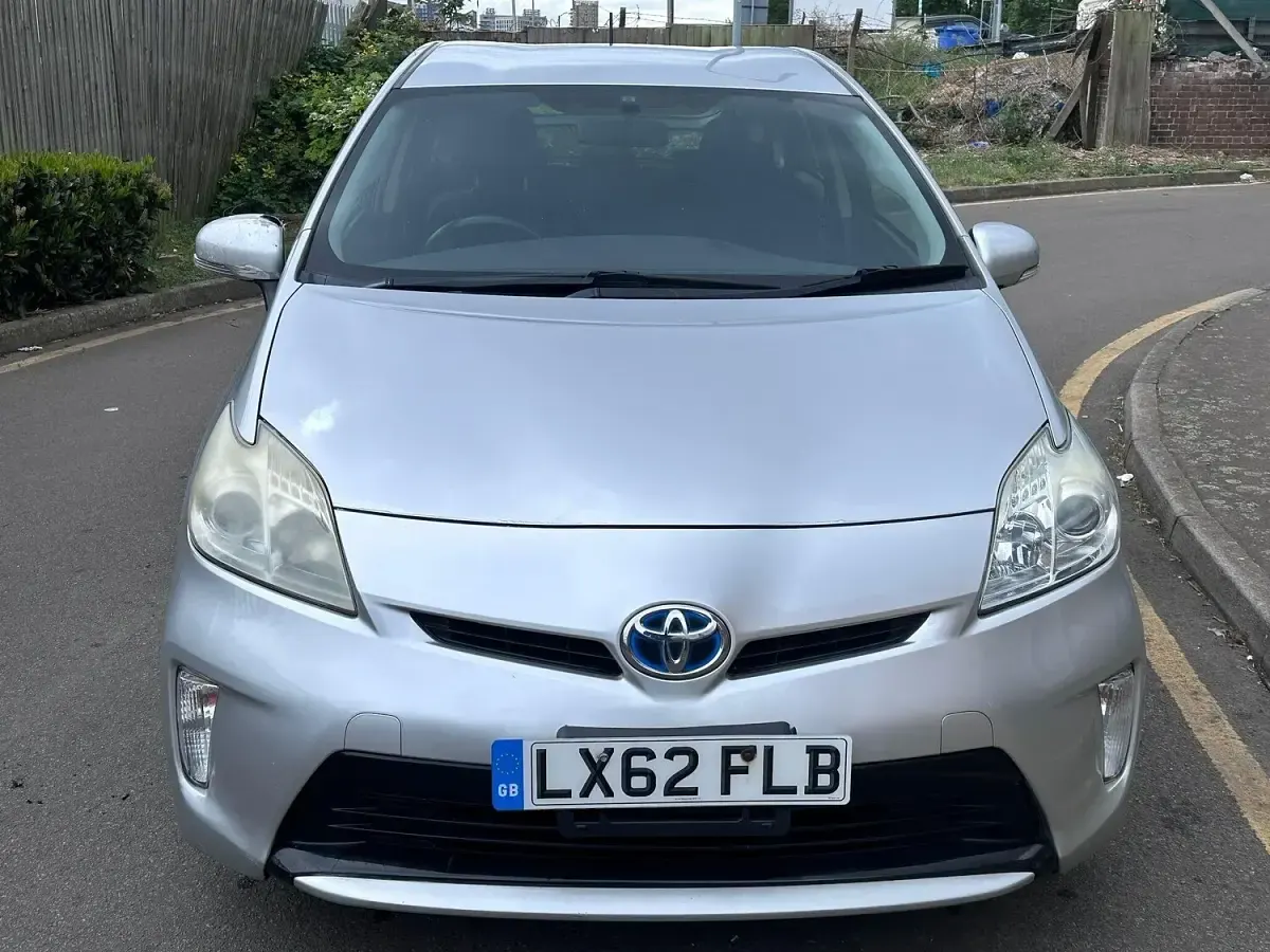 Used Toyota Prius T3 122 HP (89 kW) 2018 Silver Hatchback