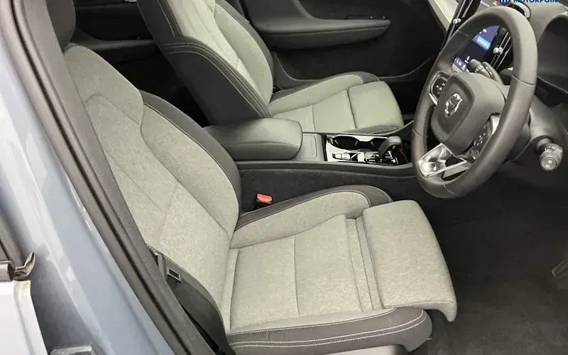 Used Volvo XC40 Plus 163 HP (119 kW) 2024 Grey SUV
