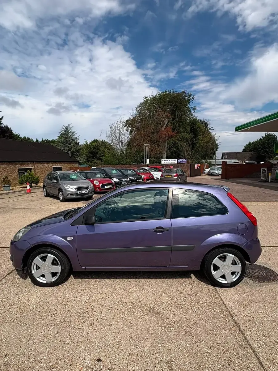 Used Ford Fiesta Zetec 80 HP (58 kW) 2006 Blue Hatchback