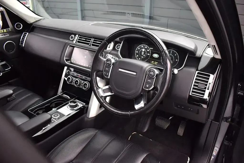 Begagnad Land Rover Range Rover Autobiography 339 HK (249 kW) 2017 Grå SUV