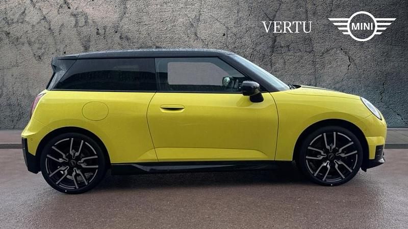 New Mini Cooper Hatch 135 kW (184 HP) 2025 Yellow Hatchback