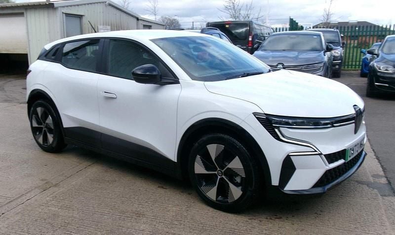 Used Renault Megane E-Tech Equilibre 159 kW (217 HP) 2024 White Hatchback