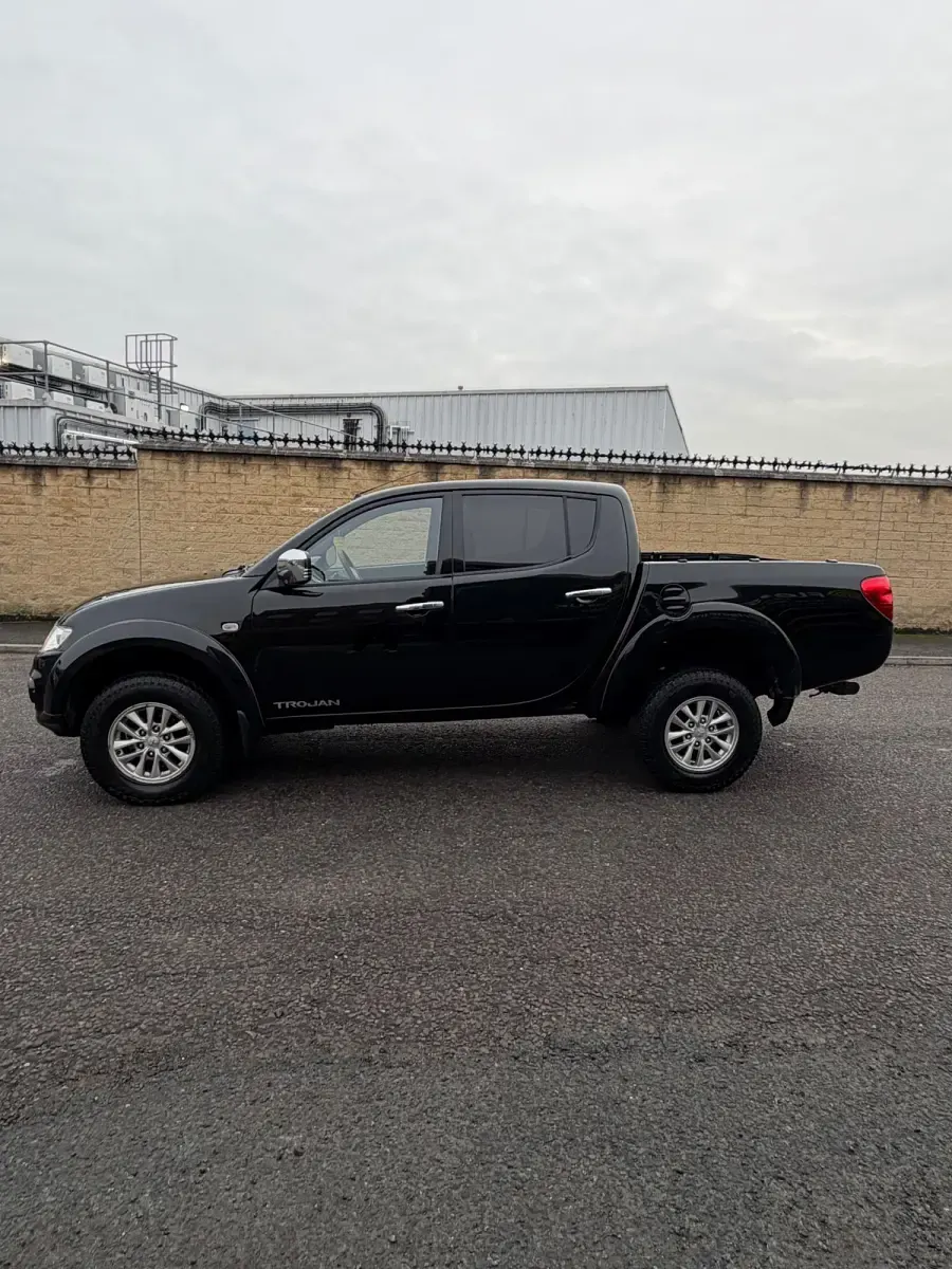 Usado Mitsubishi L200 175 HP (128 kW) 2014 Preto Pickup