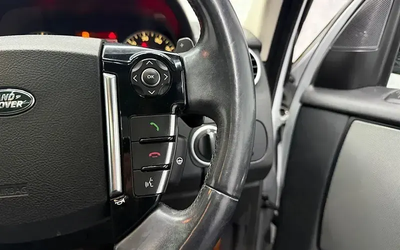 Used Land Rover Discovery Landmark 256 HP (188 kW) 2016 White SUV
