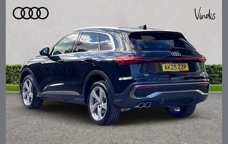 Używany Audi Q5 S-Line 204 KM (150 kW) 2025 Czarny SUV