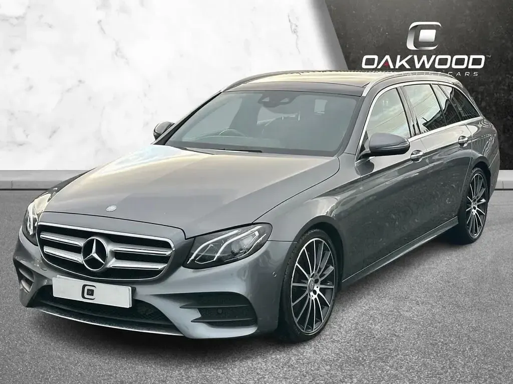 Begagnad Mercedes E220 AMG Line Premium 2017 Grå Kombi
