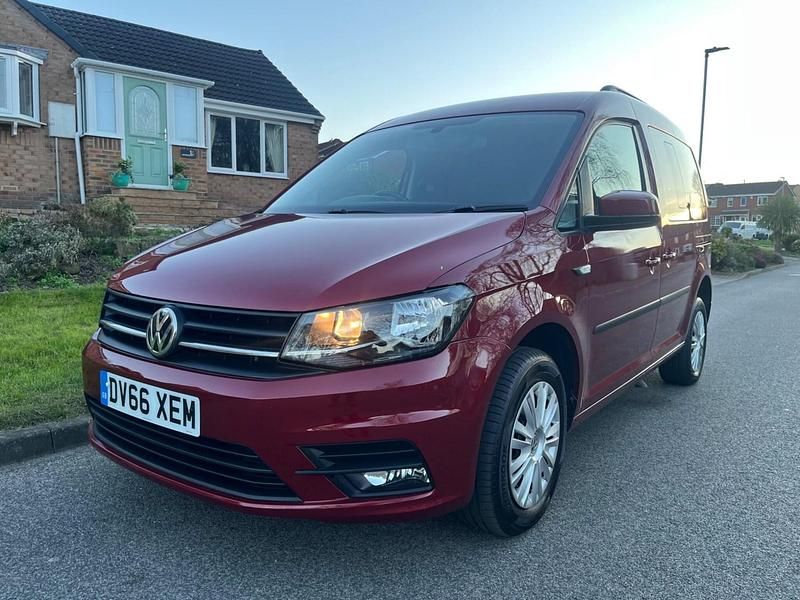 Used VW Caddy Life 150 HP (110 kW) 2016 Red MPV