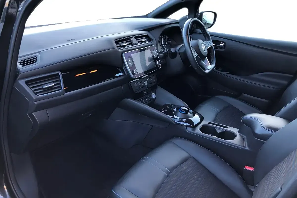 Used Nissan Leaf N-Connecta 160 kW (218 HP) 2021 Black Hatchback