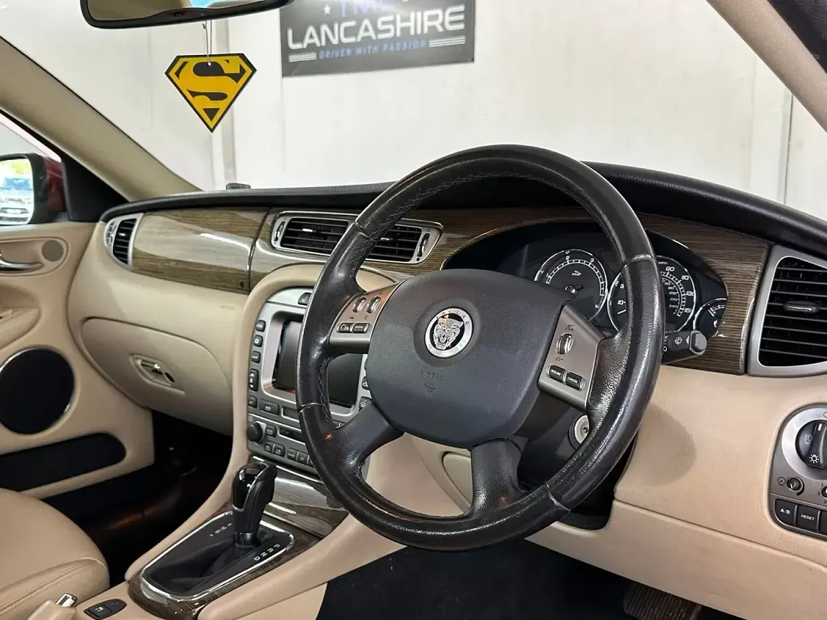 Used Jaguar X-type SE 143 HP (105 kW) 2008 Red Sedan