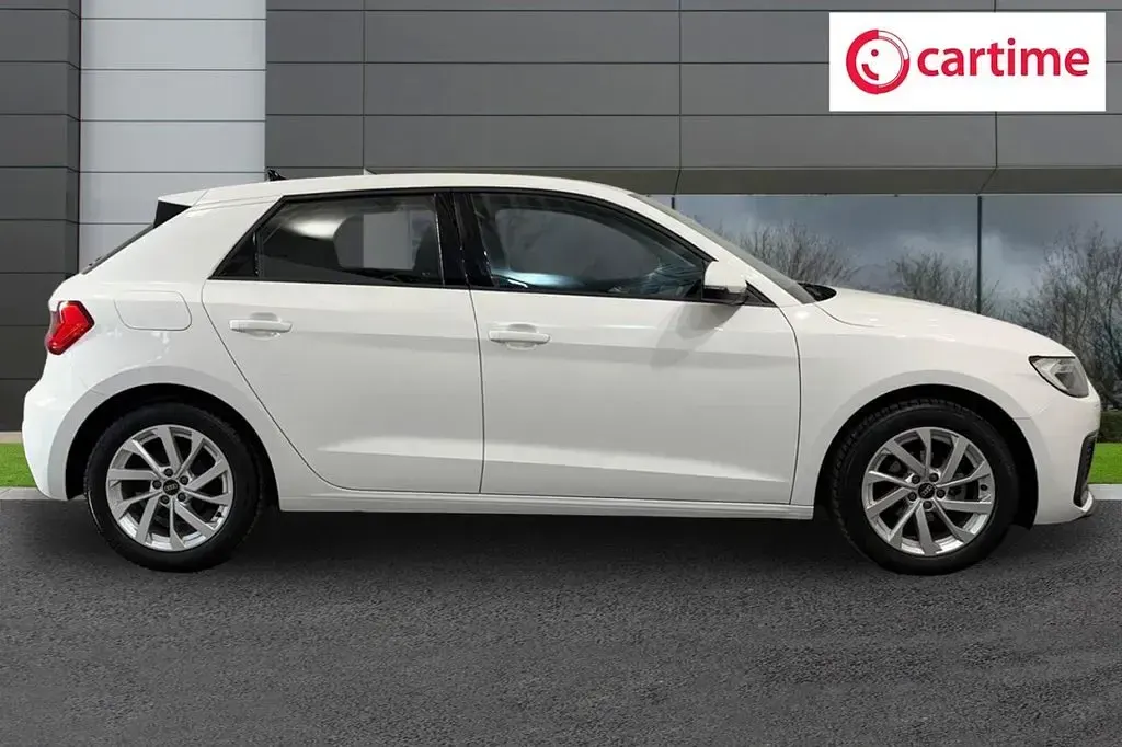 Used Audi A1 Sportback Sport 95 HP (69 kW) 2022 White Hatchback