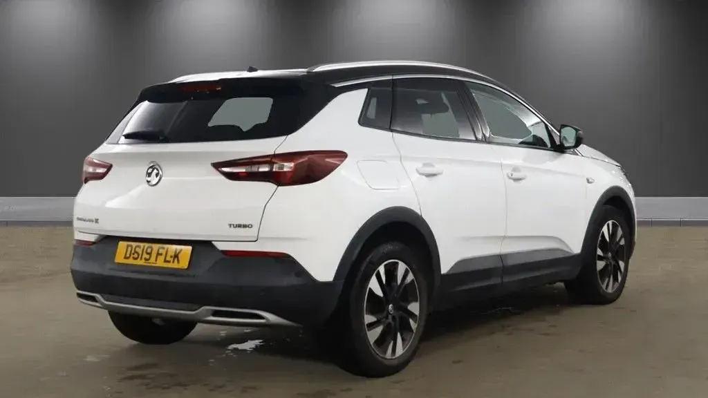 Used Vauxhall Grandland X Design Edition 2019 White SUV