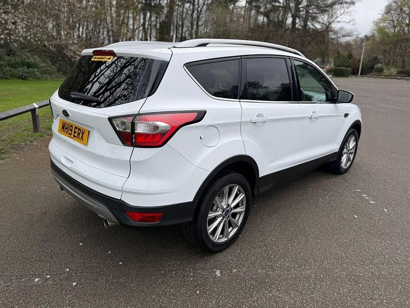 Begagnad Ford Kuga Titanium 2019 Vit SUV