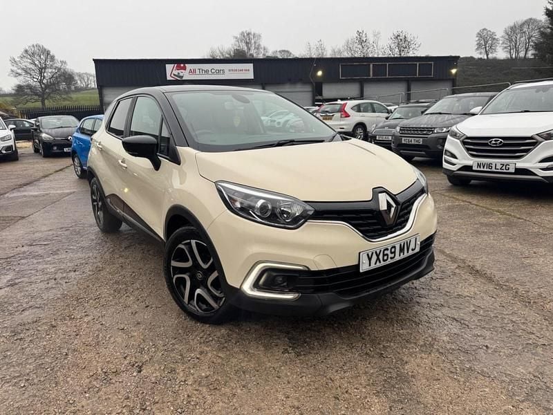 Used Renault Captur Iconic 90 HP (66 kW) 2019 Cream/black SUV