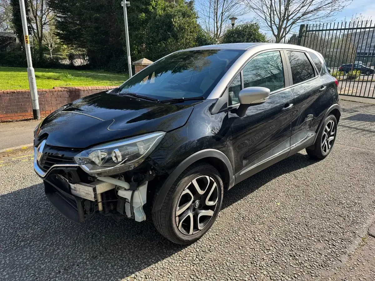 Used Renault Captur Iconic 90 HP (66 kW) 2018 Black SUV