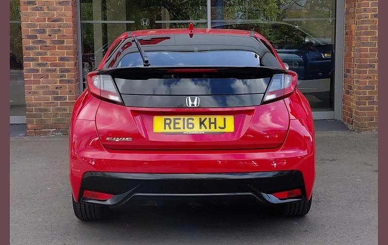 Used Honda Civic SE Plus 139 HP (102 kW) 2016 Red Hatchback