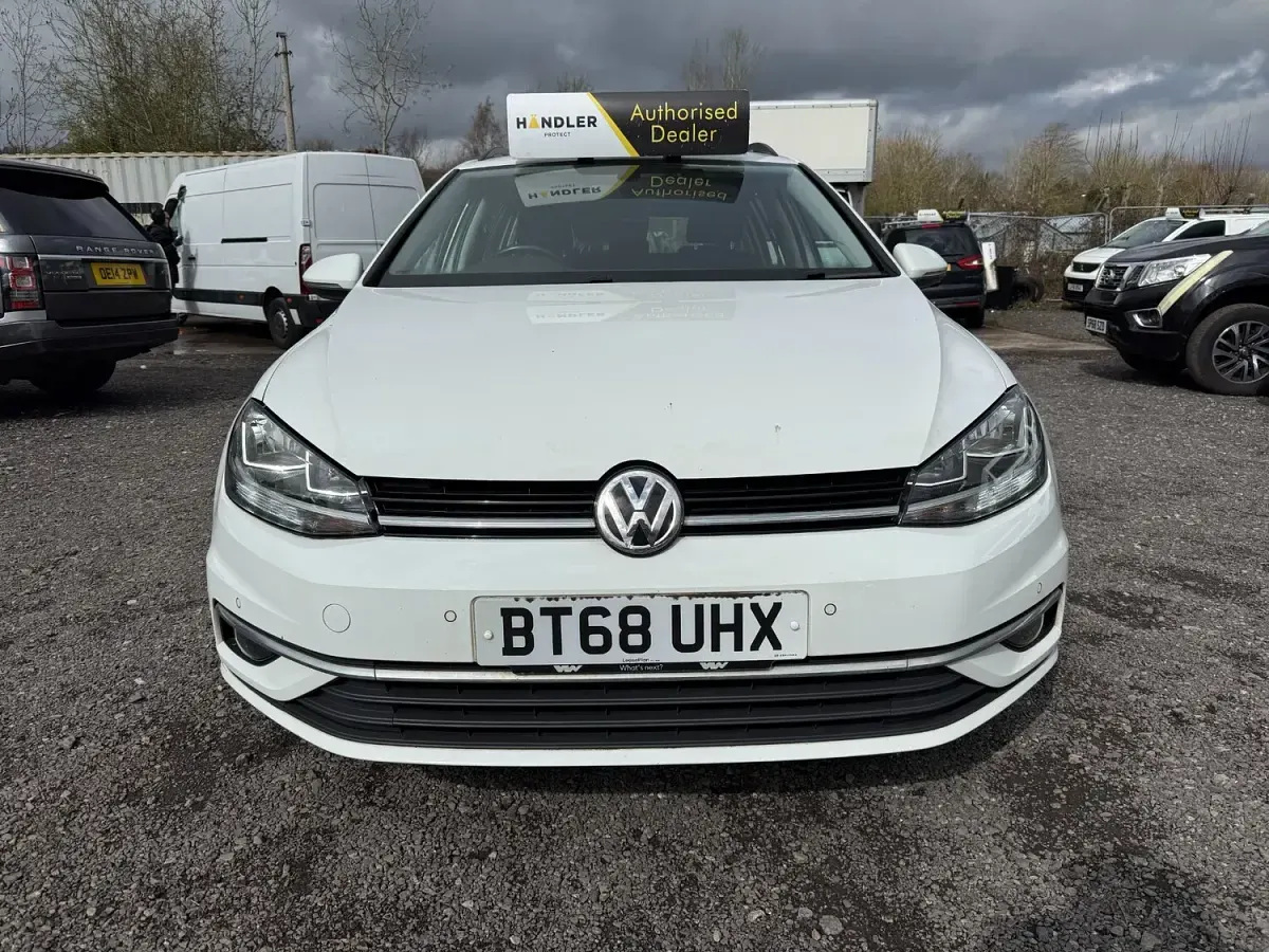 Used VW Golf VII SE 115 HP (84 kW) 2018 White Estate