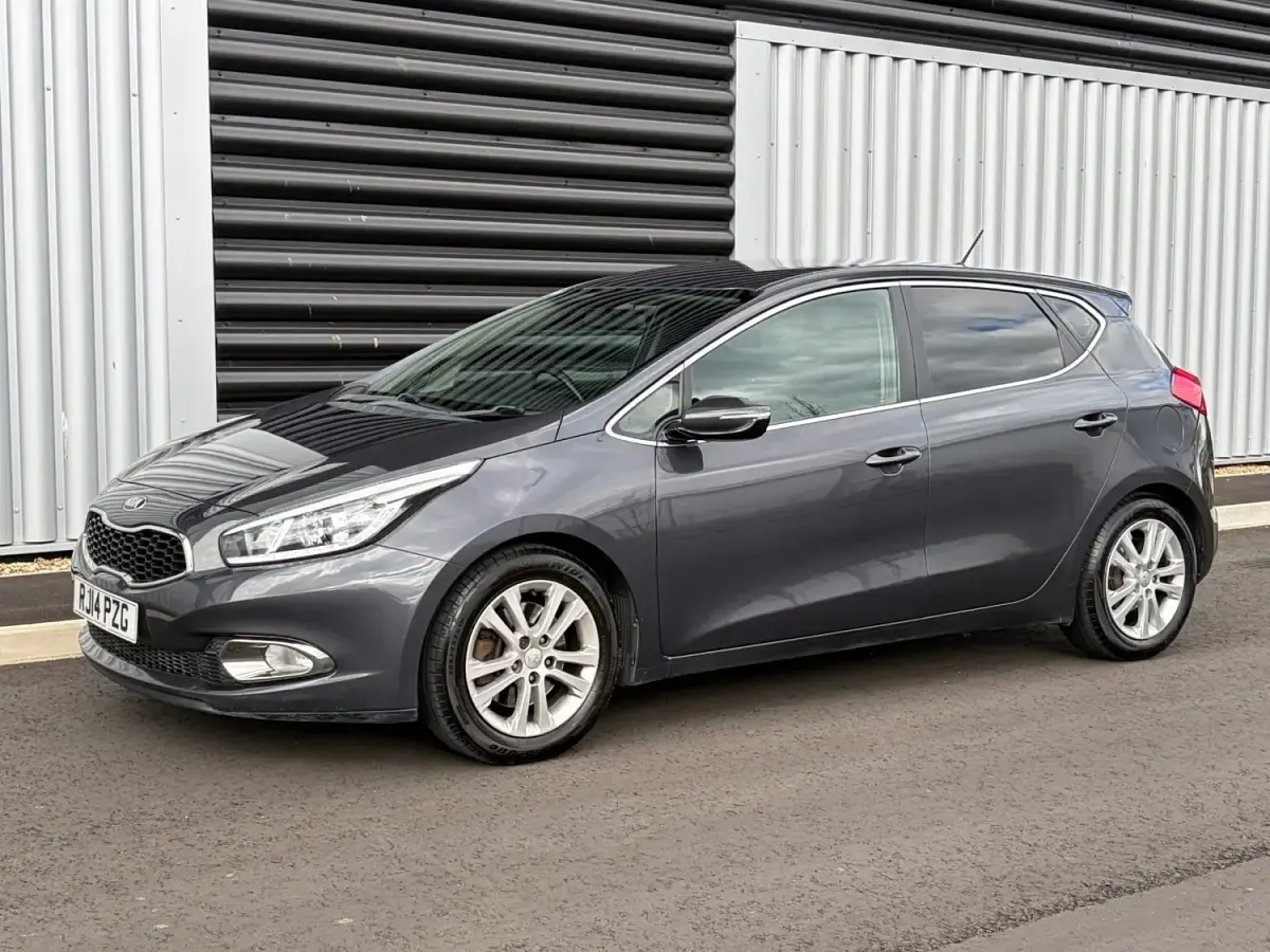 Begagnad Kia Ceed 2014 Silver Halvkombi