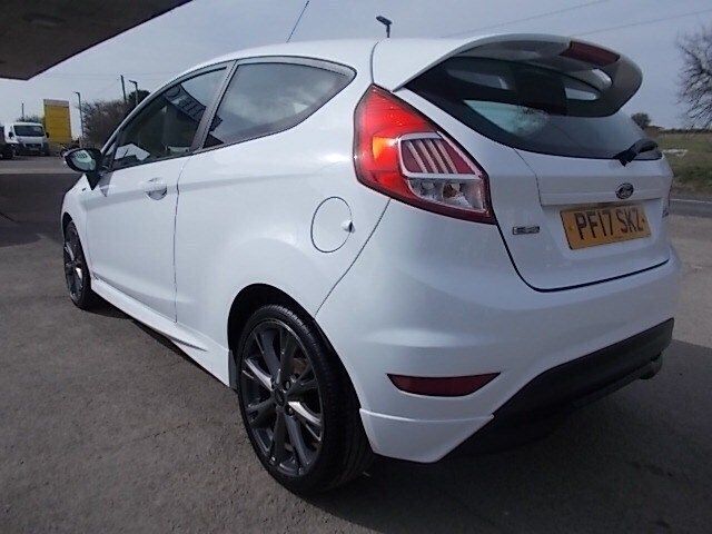 Used Ford Fiesta ST-Line 99 HP (72 kW) 2017 White Hatchback