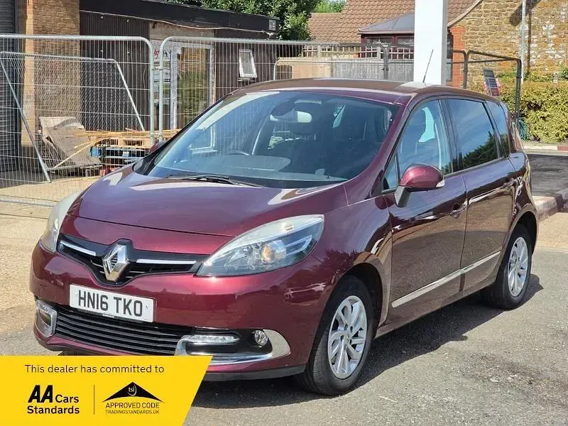Used Renault Scénic III Dynamique 110 HP (80 kW) 2016 Red MPV