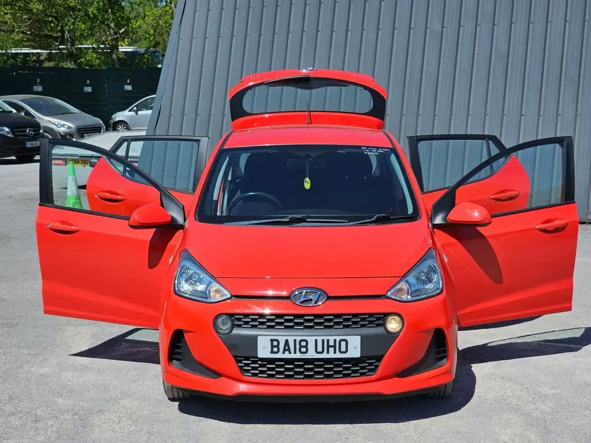 Usado Hyundai i10 SE 87 HP (63 kW) 2018 Vermelho Citadino