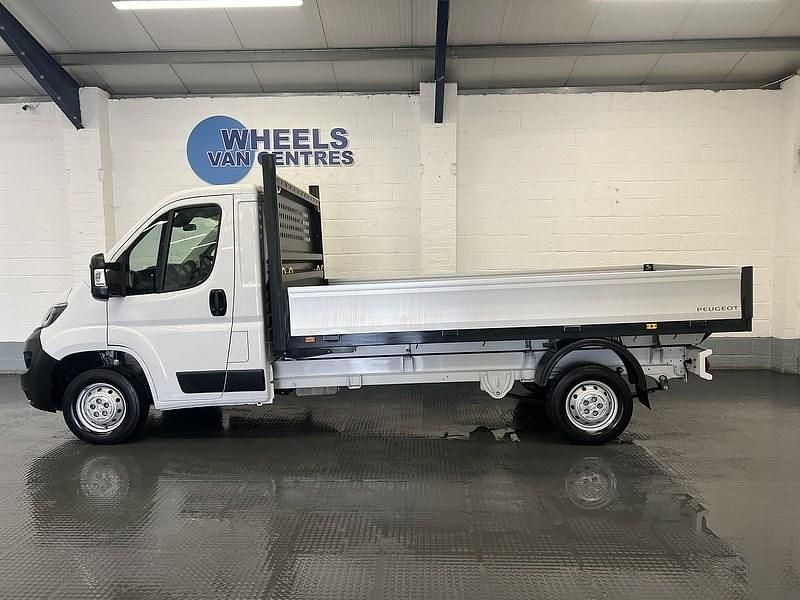 Second-hand Peugeot Boxer Premium 140 CP (102 kW) 2024 Alb Van