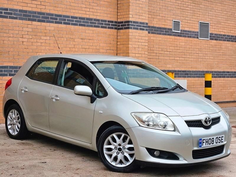 Usado Toyota Auris T3 124 HP (91 kW) 2008 Prateado Citadino