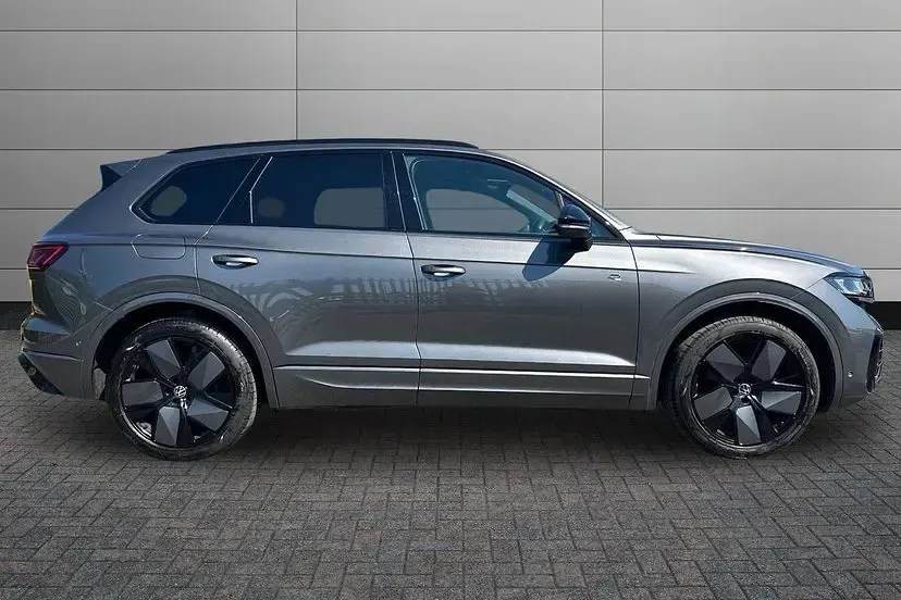 Used VW Touareg Black Edition 286 HP (210 kW) 2026 Silicon grey SUV