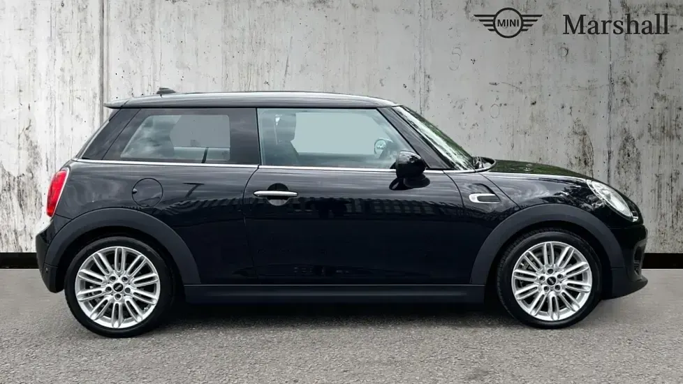 Used Mini Cooper 136 HP (100 kW) 2016 Midnight black Hatchback