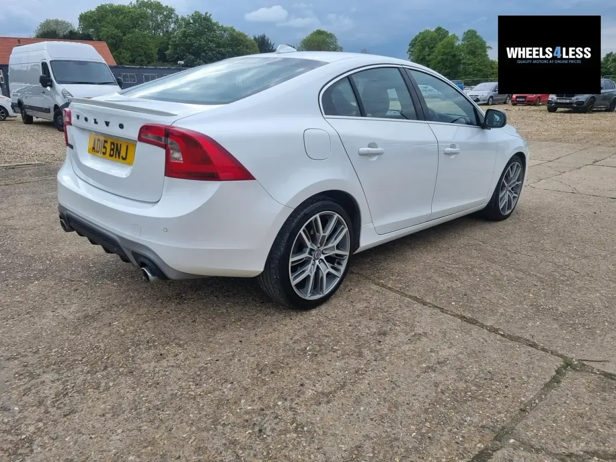 Used Volvo S60 R-Design 181 HP (133 kW) 2015 White Sedan