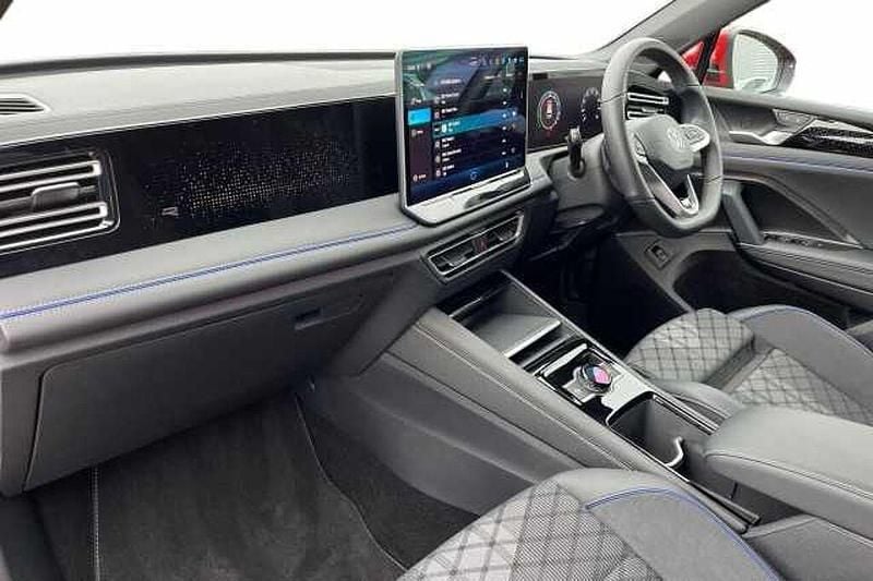 Used VW Tiguan R-line 272 HP (200 kW) 2025 Persimmon red SUV