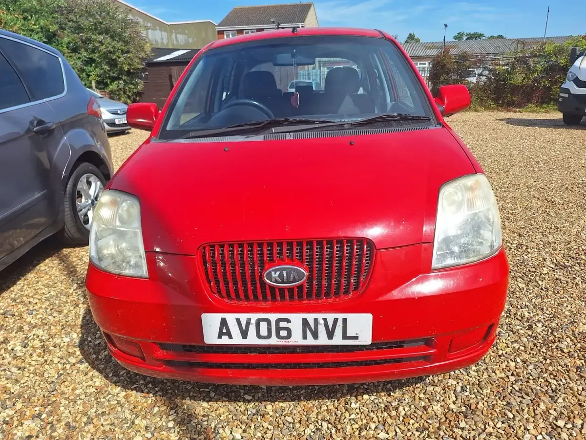 Used Kia Picanto LX 64 HP (47 kW) 2006 Red Hatchback