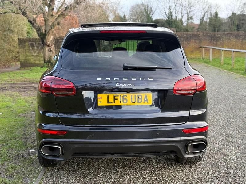 Used Porsche Cayenne 262 HP (192 kW) 2016 Black SUV