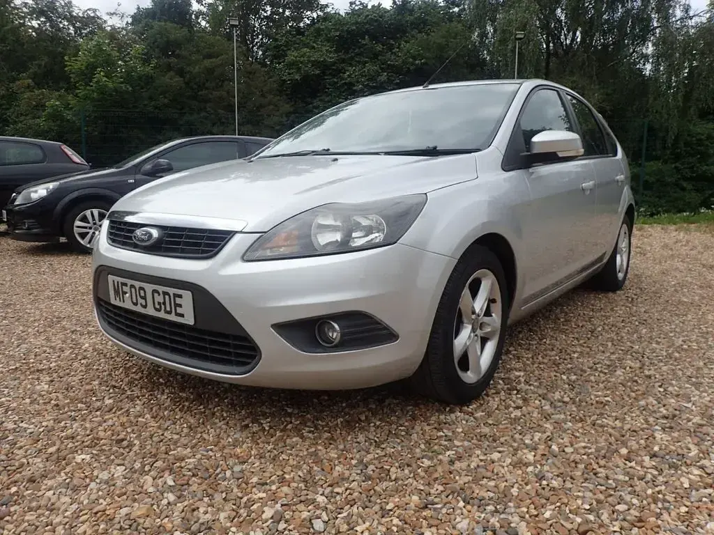 Used Ford Focus Zetec 99 HP (72 kW) 2009 Silver Hatchback