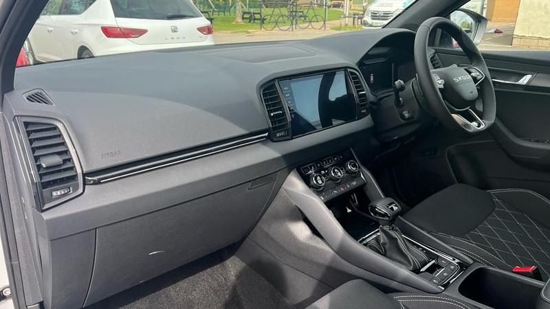 Gebraucht Skoda Karoq SportLine 150 PS (110 kW) 2026 Weiß SUV