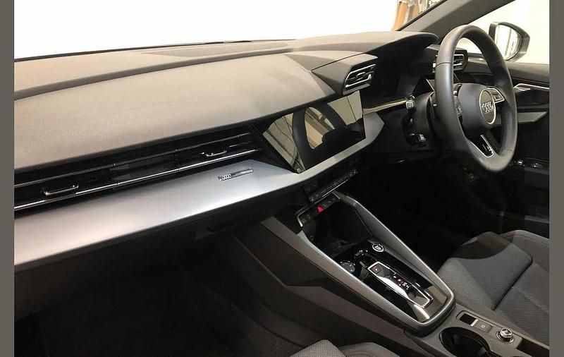 Used Audi A3 e-tron Sport 200 HP (147 kW) 2025 White Hatchback