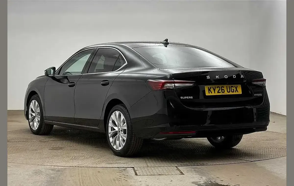 Ny Skoda Superb SE L 150 HK (110 kW) 2026 Svart Halvkombi