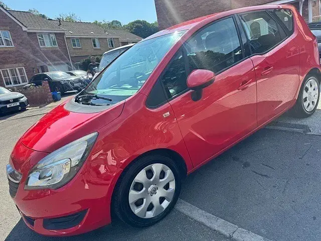 Used Vauxhall Meriva 120 HP (88 kW) 2016 Red MPV