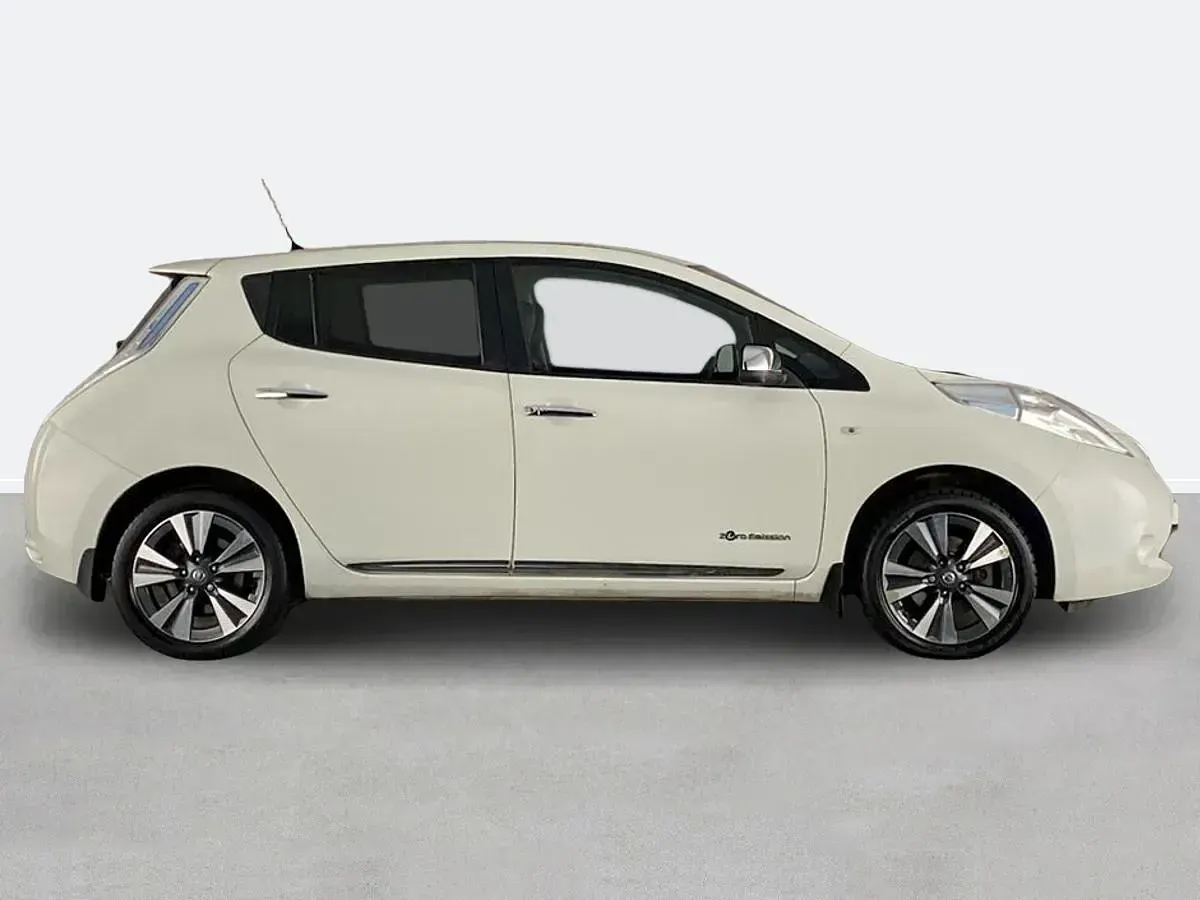 Used Nissan Leaf Tekna 80 kW (109 HP) 2016 White Hatchback
