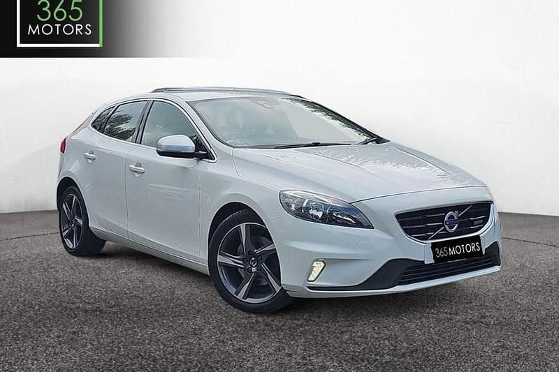 White Used 2015 Volvo V40 R-Design Estate | £6,095 (Fair price) - Image 1/1