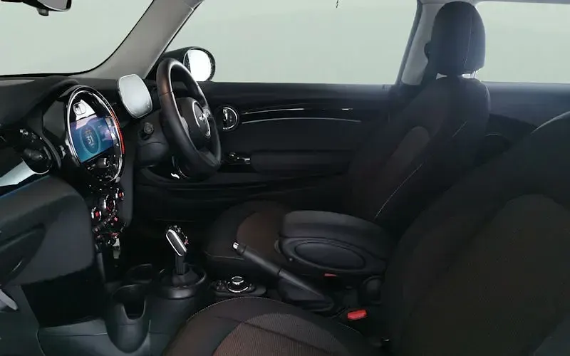 Usado Mini Cooper Classic 136 HP (100 kW) 2022 Cinzento Citadino